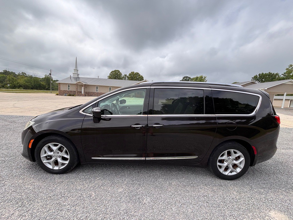 2017 Chrysler Pacifica Image 4