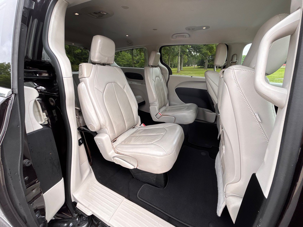 2017 Chrysler Pacifica Image 8