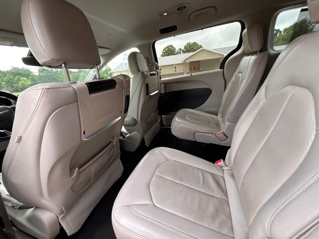 2017 Chrysler Pacifica Image 9