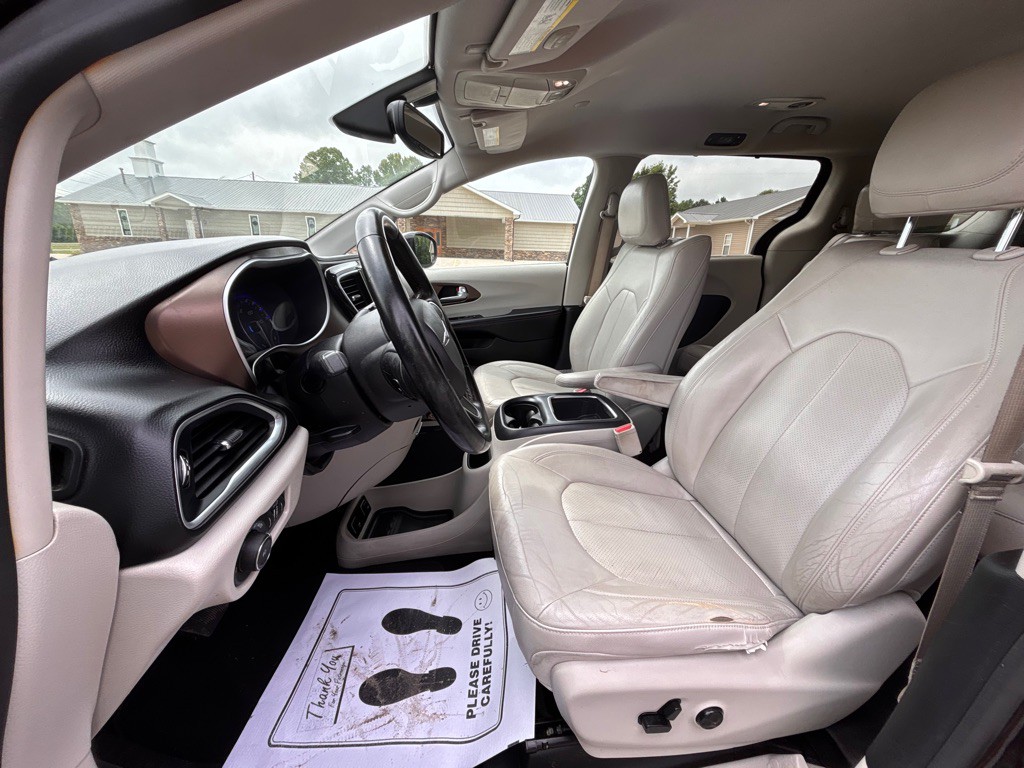 2017 Chrysler Pacifica Image 11