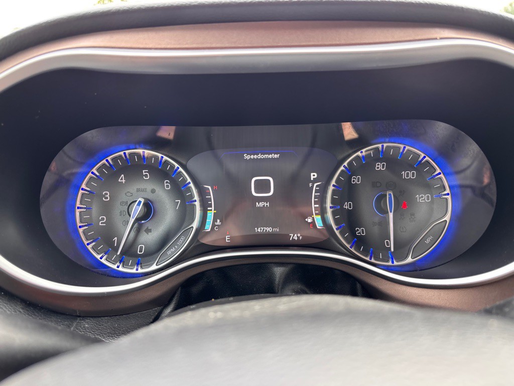 2017 Chrysler Pacifica Image 12