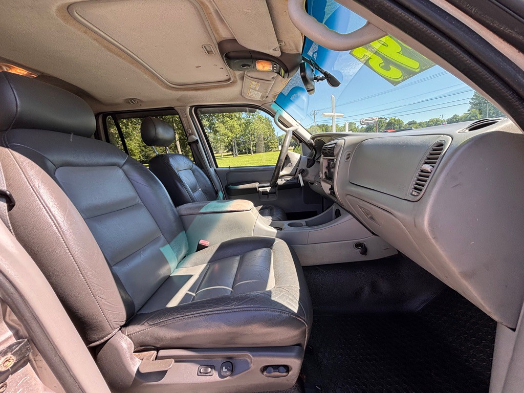 2003 Ford Explorer Image 7