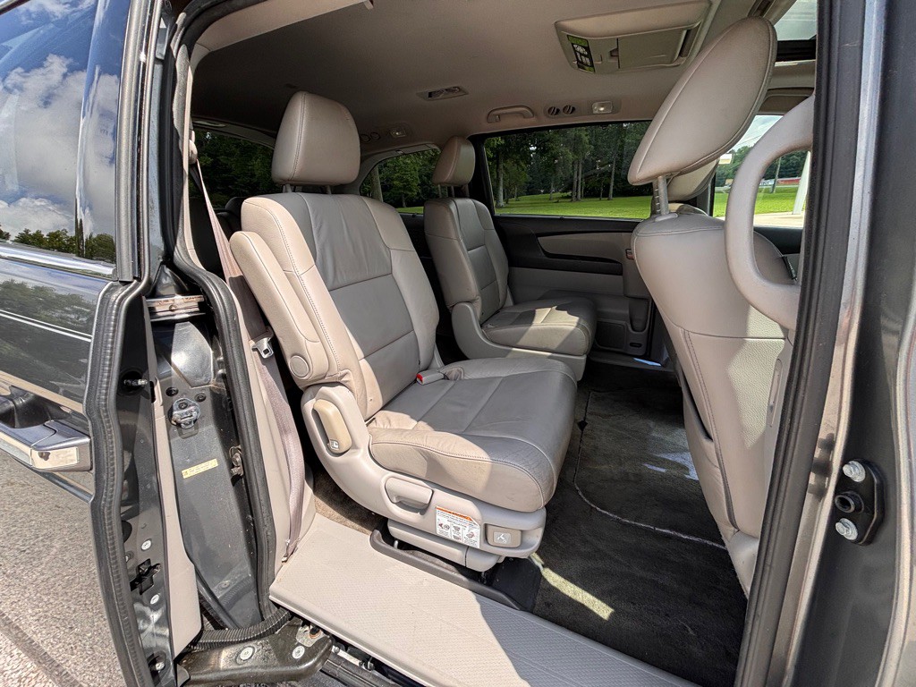 2012 Honda Odyssey Image 8
