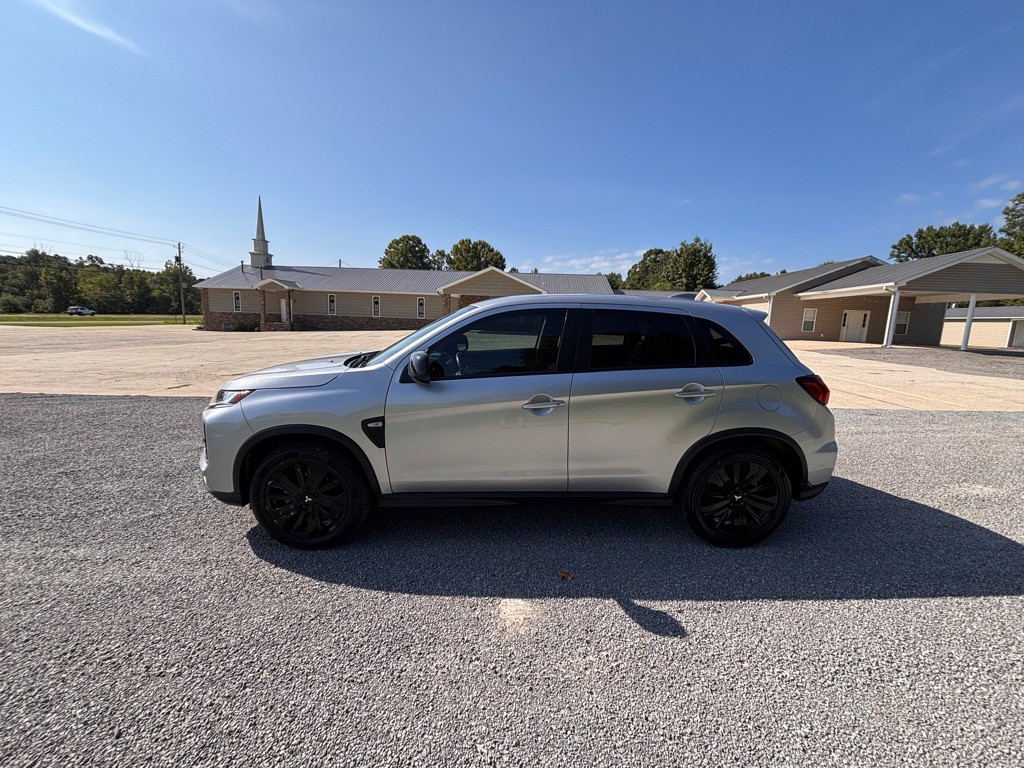 2023 Mitsubishi Outlander Image 4