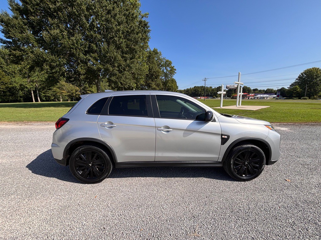 2023 Mitsubishi Outlander Image 6