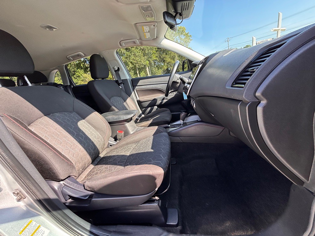 2023 Mitsubishi Outlander Image 7