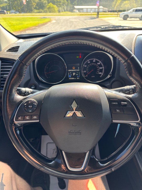 2023 Mitsubishi Outlander Image 12