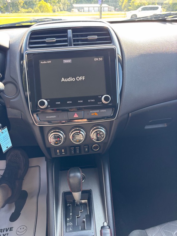 2023 Mitsubishi Outlander Image 13