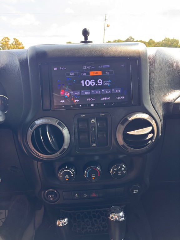2015 Jeep Wrangler Unlimited Image 14