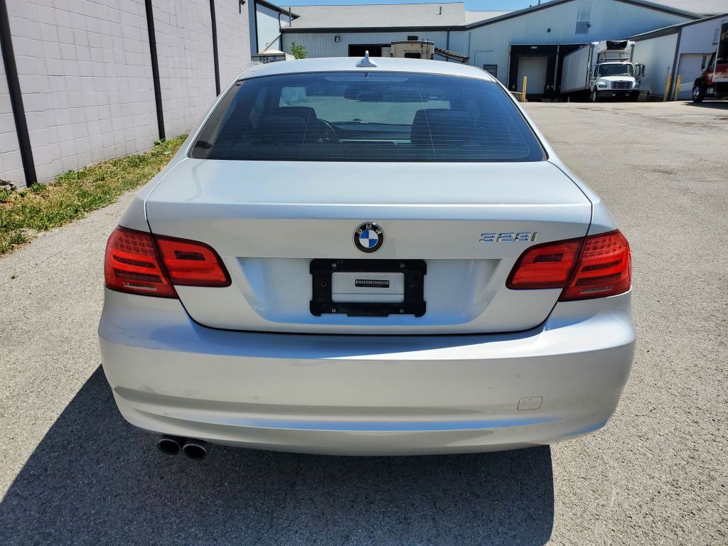 2011 BMW 3 Series Image 5