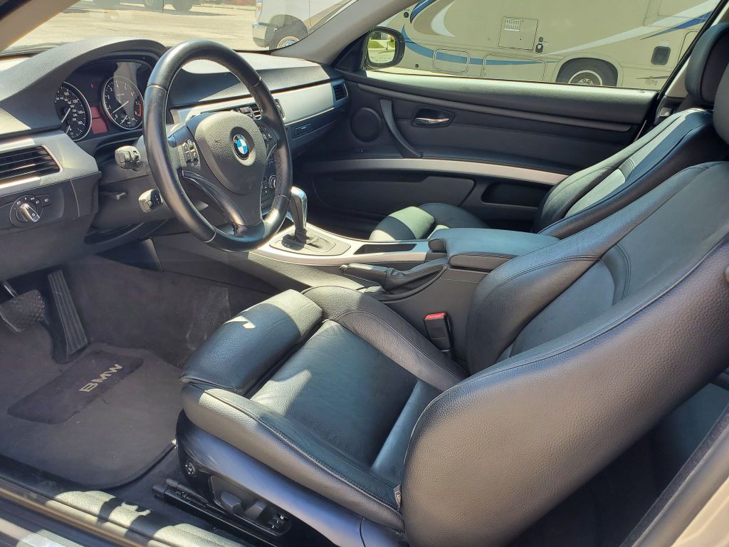 2011 BMW 3 Series Image 7