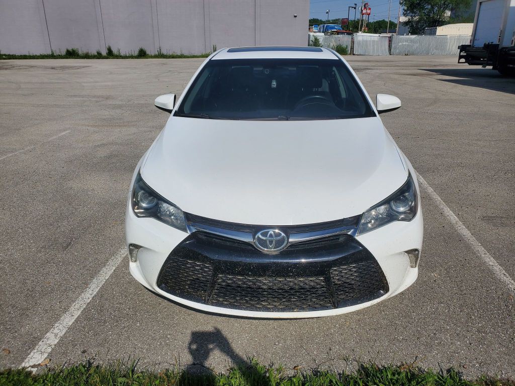 2015 Toyota Camry Image 2