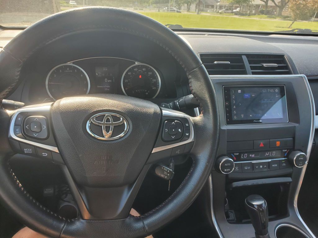 2015 Toyota Camry Image 9