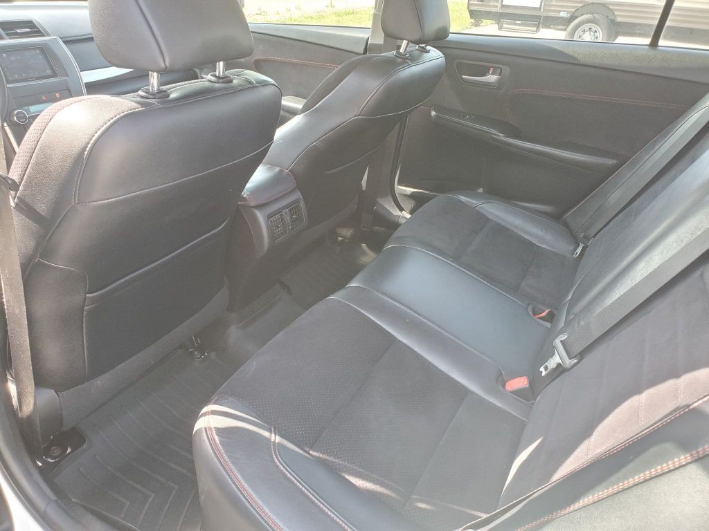 2015 Toyota Camry Image 10