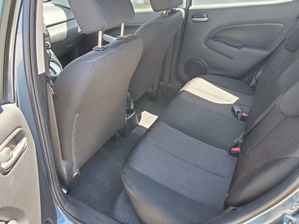 2014 Mazda Mazda2 Image 8