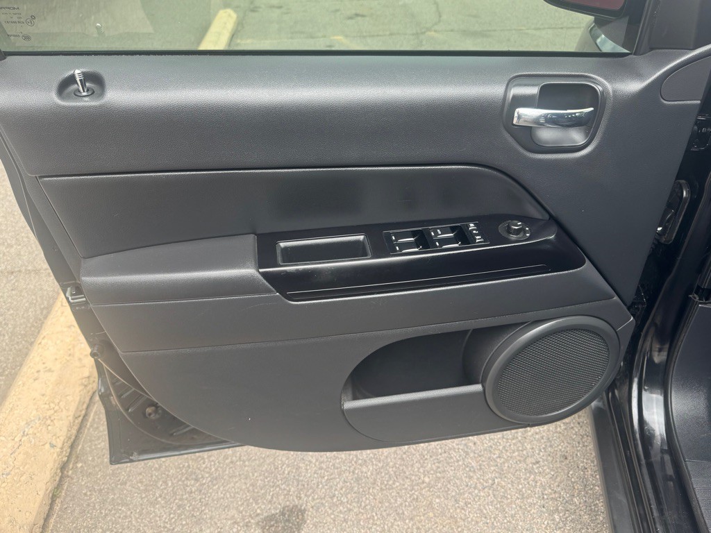 2011 Jeep Compass Image 13