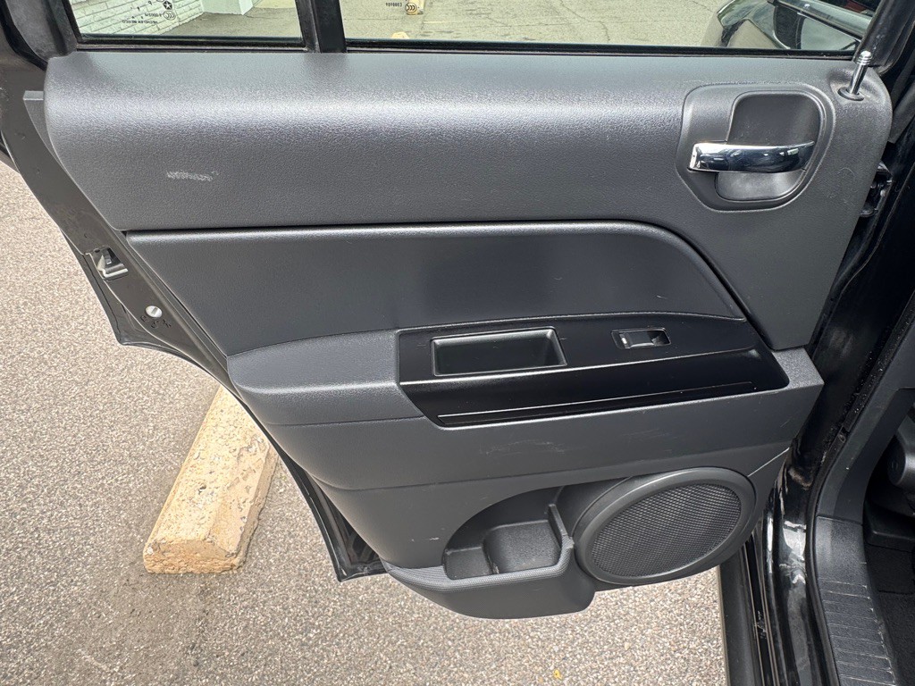 2011 Jeep Compass Image 18