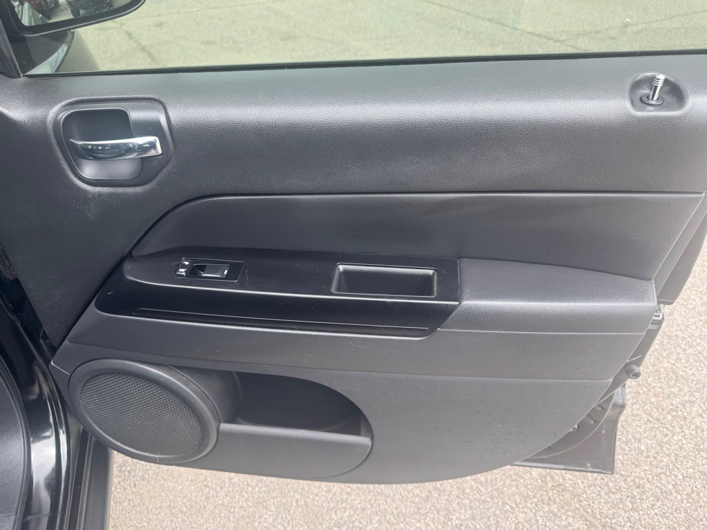 2011 Jeep Compass Image 21