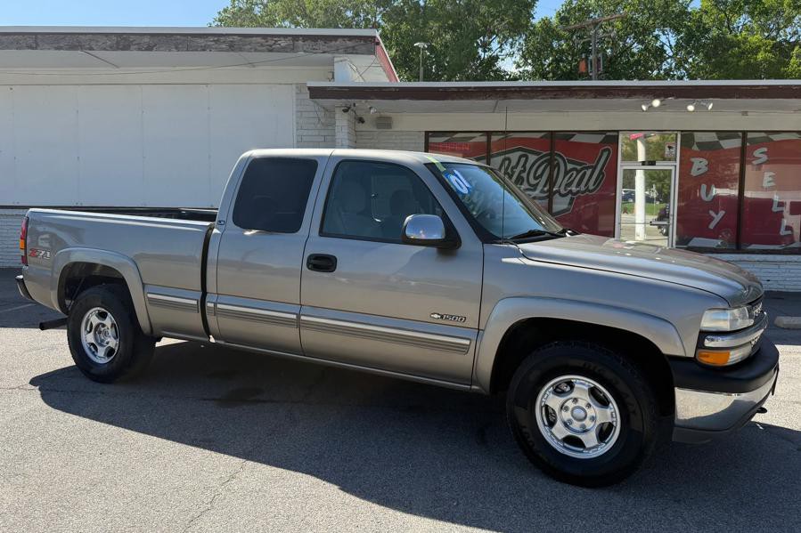 2001 Chevrolet Silverado 1500 Image 1