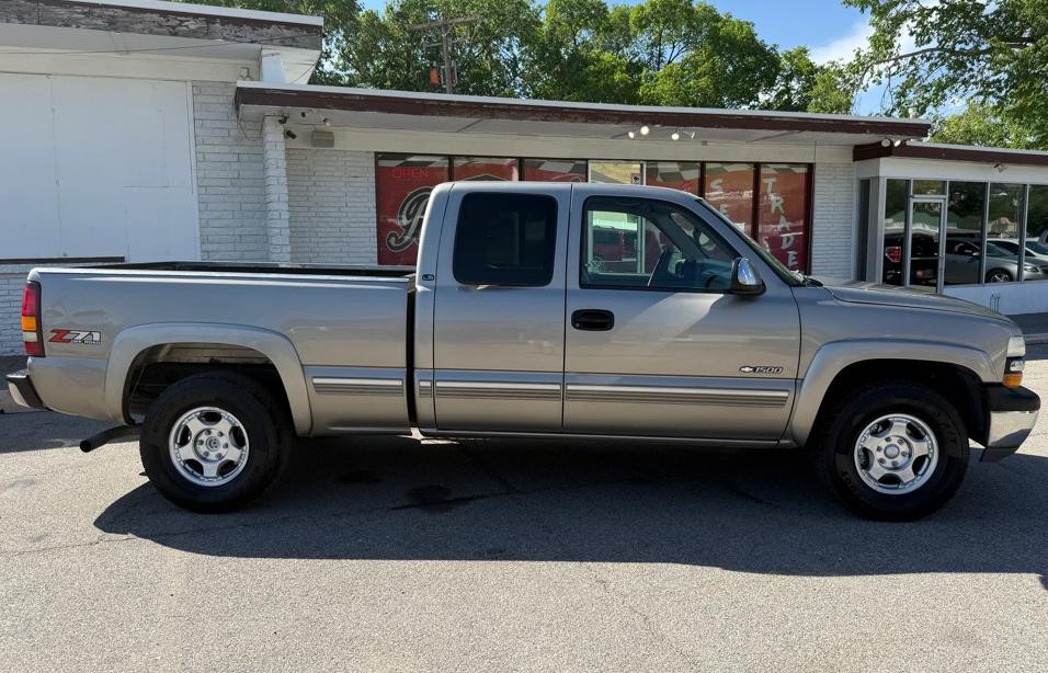 2001 Chevrolet Silverado 1500 Image 2