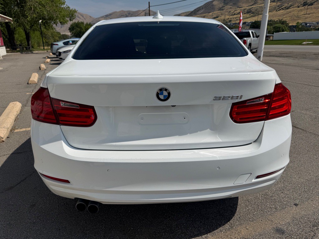 2015 BMW 3 Series Image 6