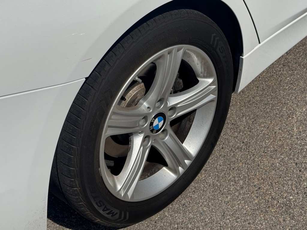 2015 BMW 3 Series Image 9