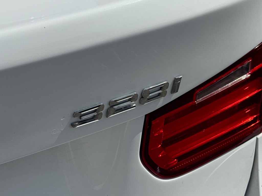 2015 BMW 3 Series Image 10