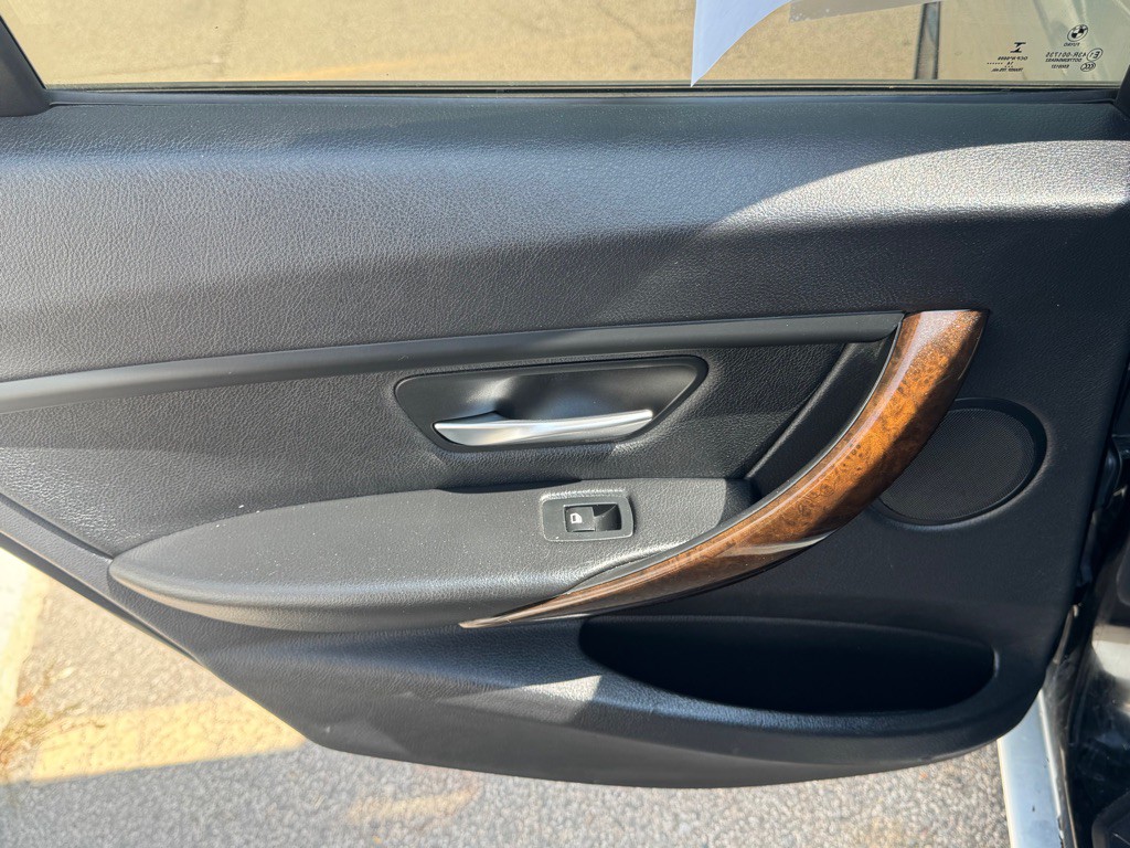 2015 BMW 3 Series Image 15