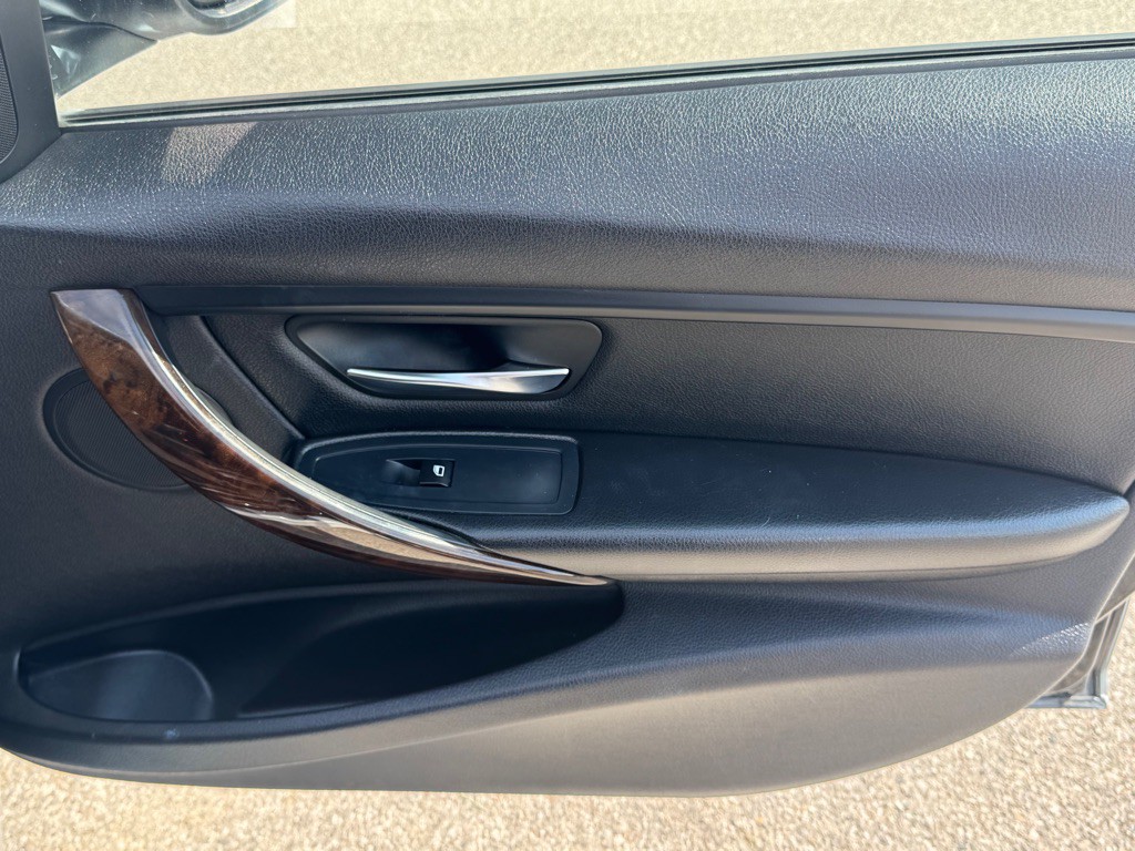 2015 BMW 3 Series Image 17