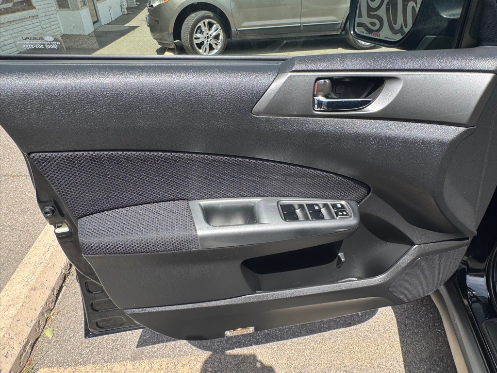 2013 Subaru Forester Image 9