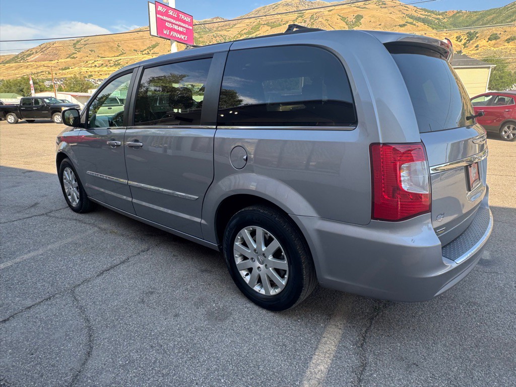 2014 Chrysler Town & Country Image 5