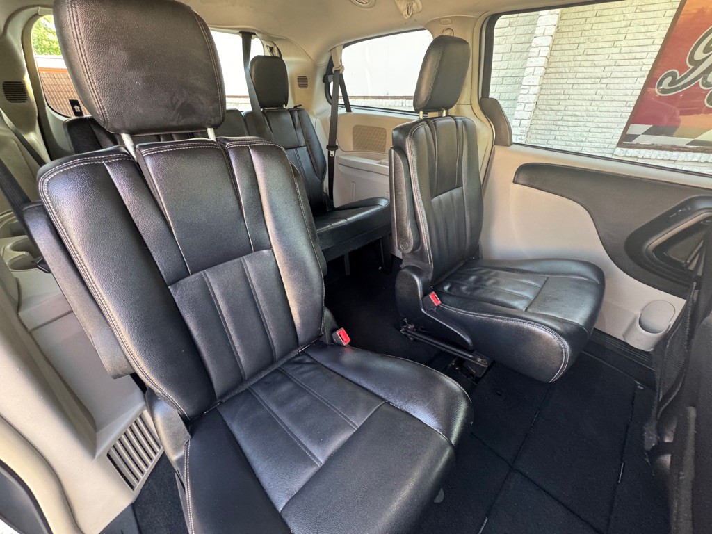 2014 Chrysler Town & Country Image 23