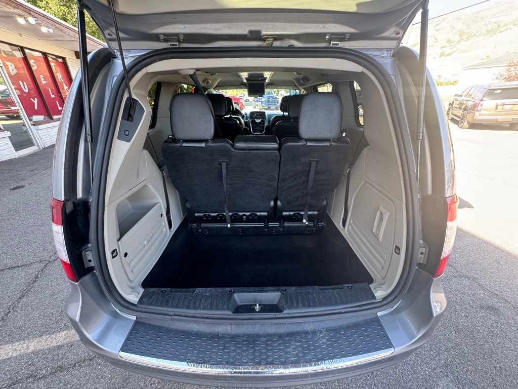 2014 Chrysler Town & Country Image 24