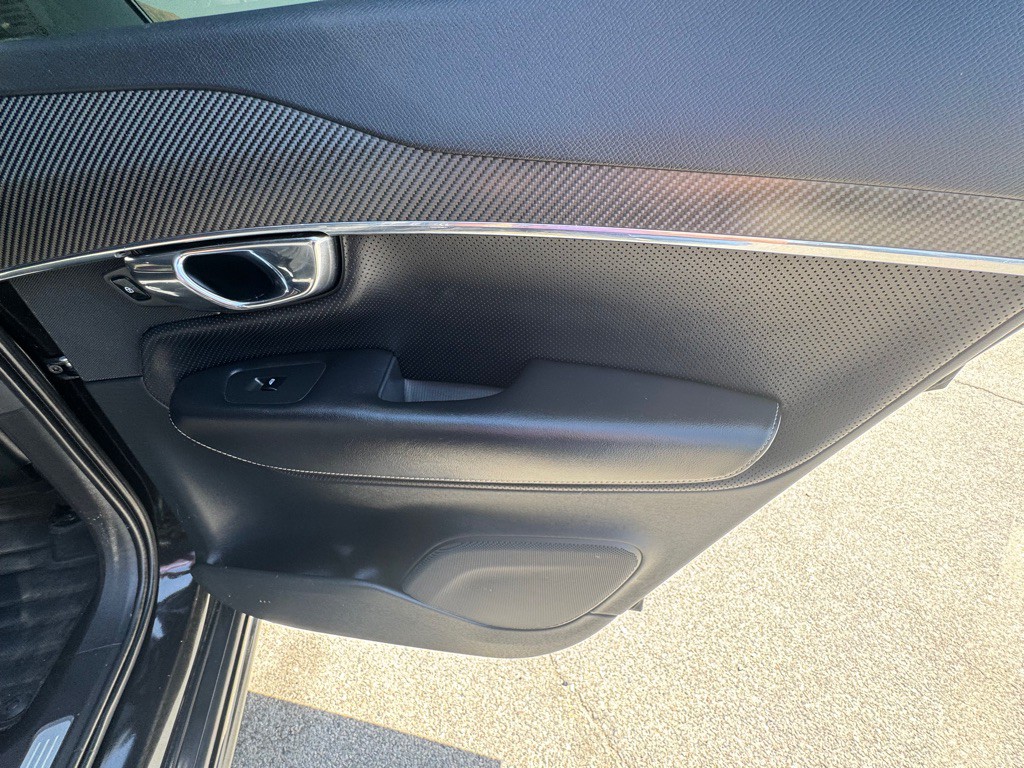 2016 Volvo XC90 Image 32