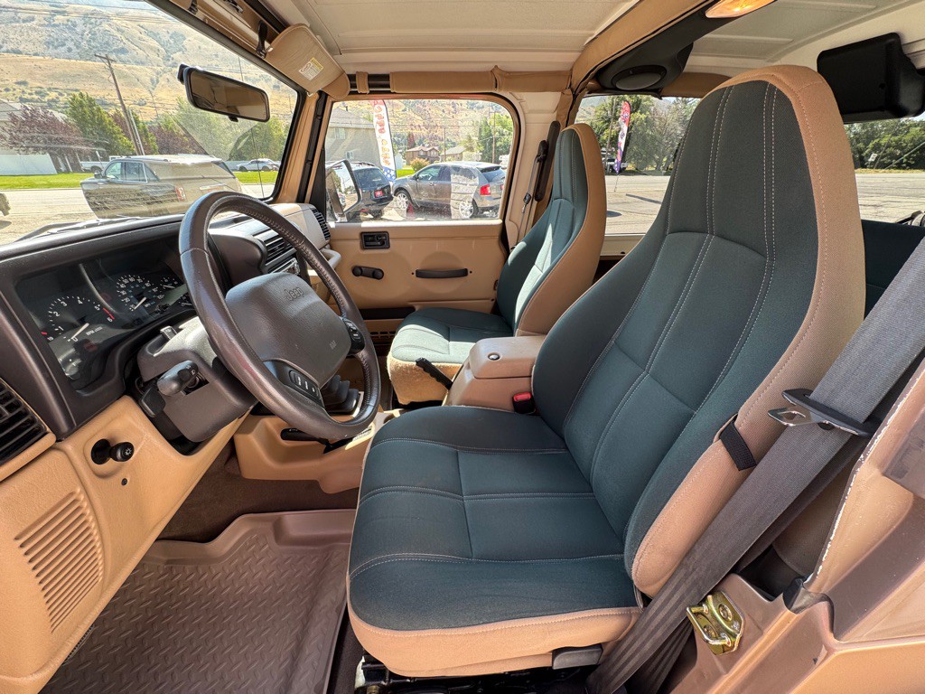 1999 Jeep Wrangler Image 13