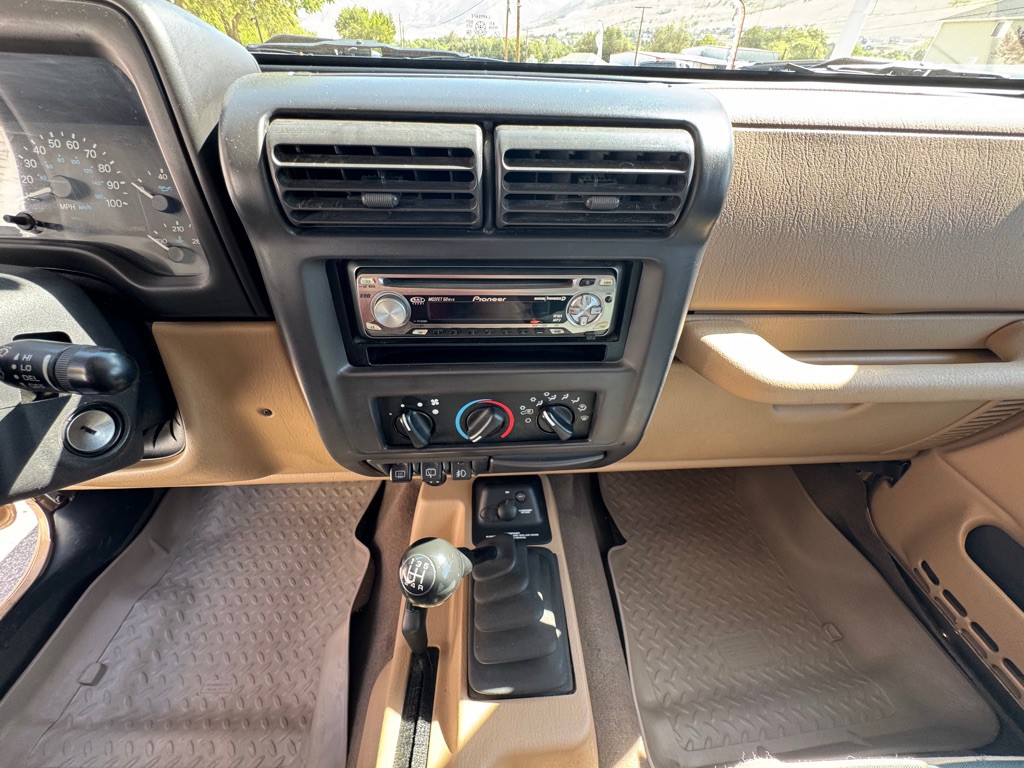 1999 Jeep Wrangler Image 14