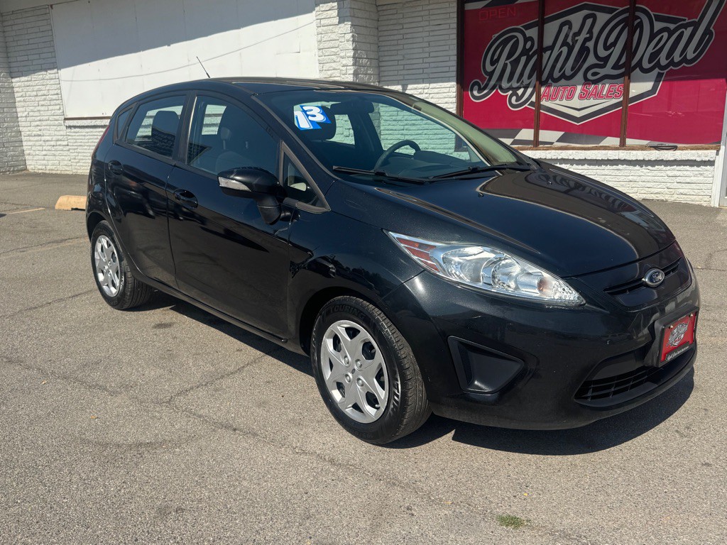 2013 Ford Fiesta Image 1