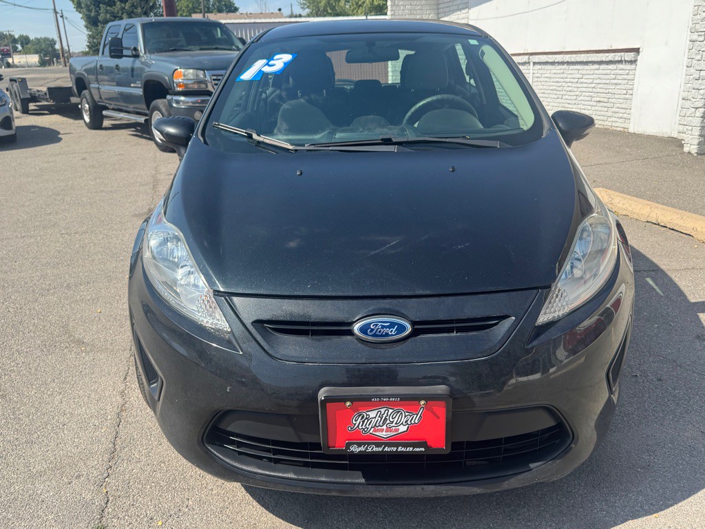 2013 Ford Fiesta Image 2