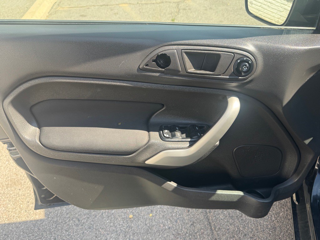 2013 Ford Fiesta Image 10