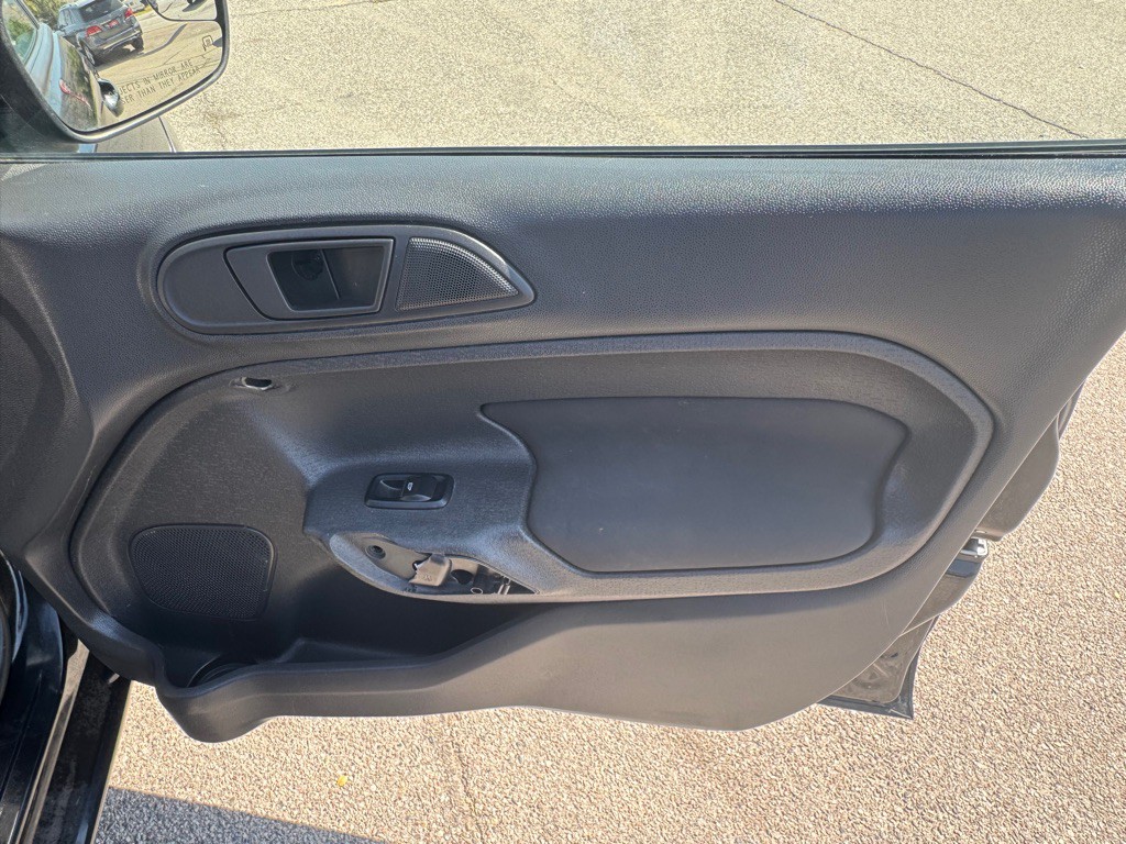2013 Ford Fiesta Image 17
