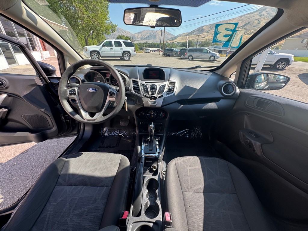 2013 Ford Fiesta Image 21