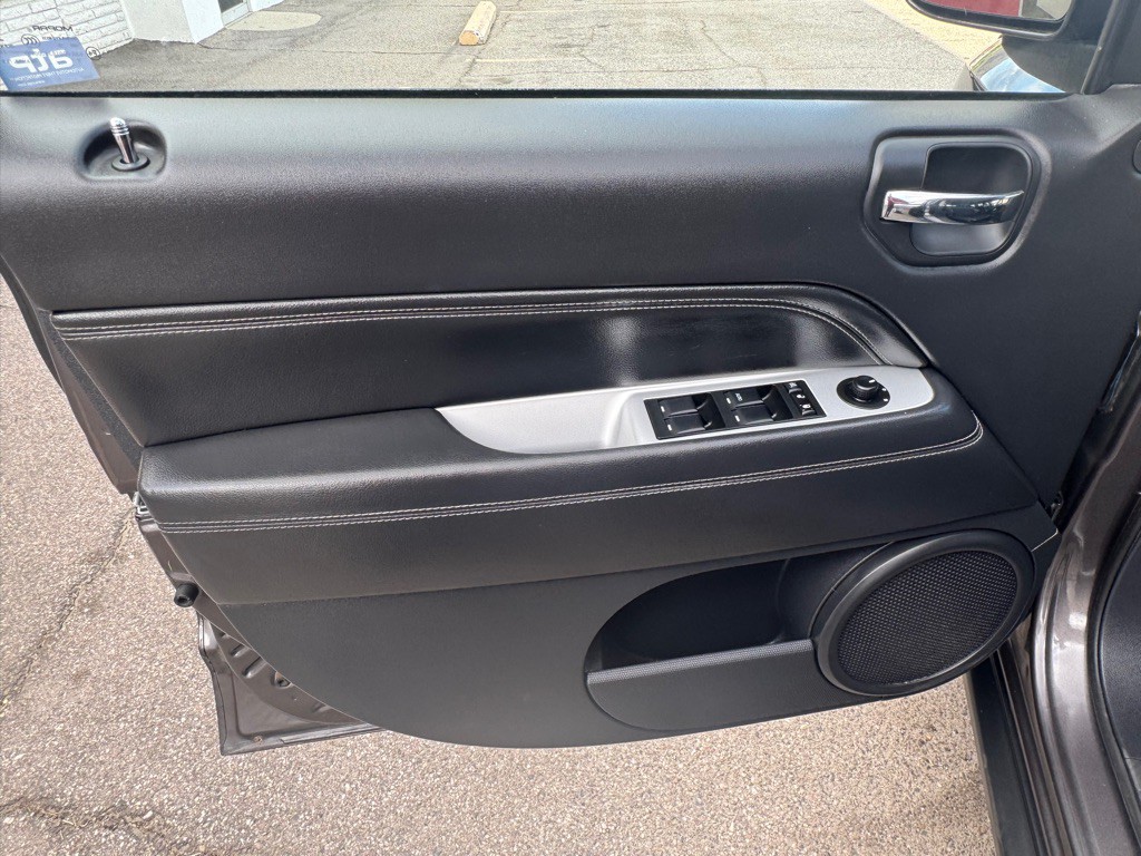 2016 Jeep Compass Image 13