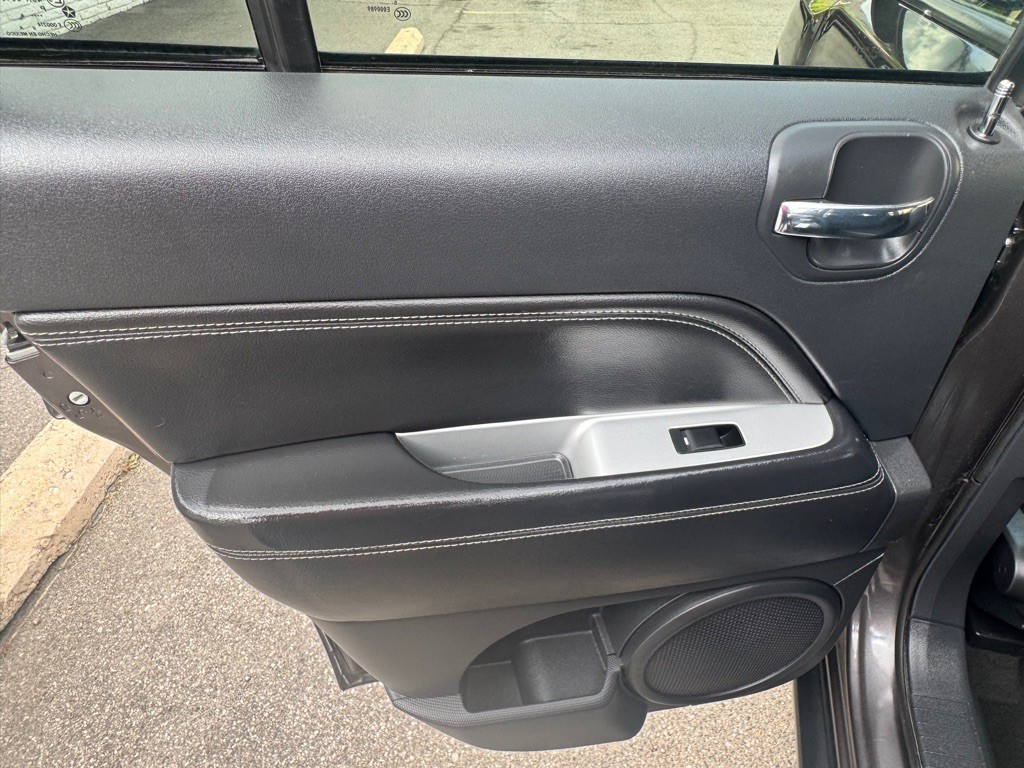 2016 Jeep Compass Image 17