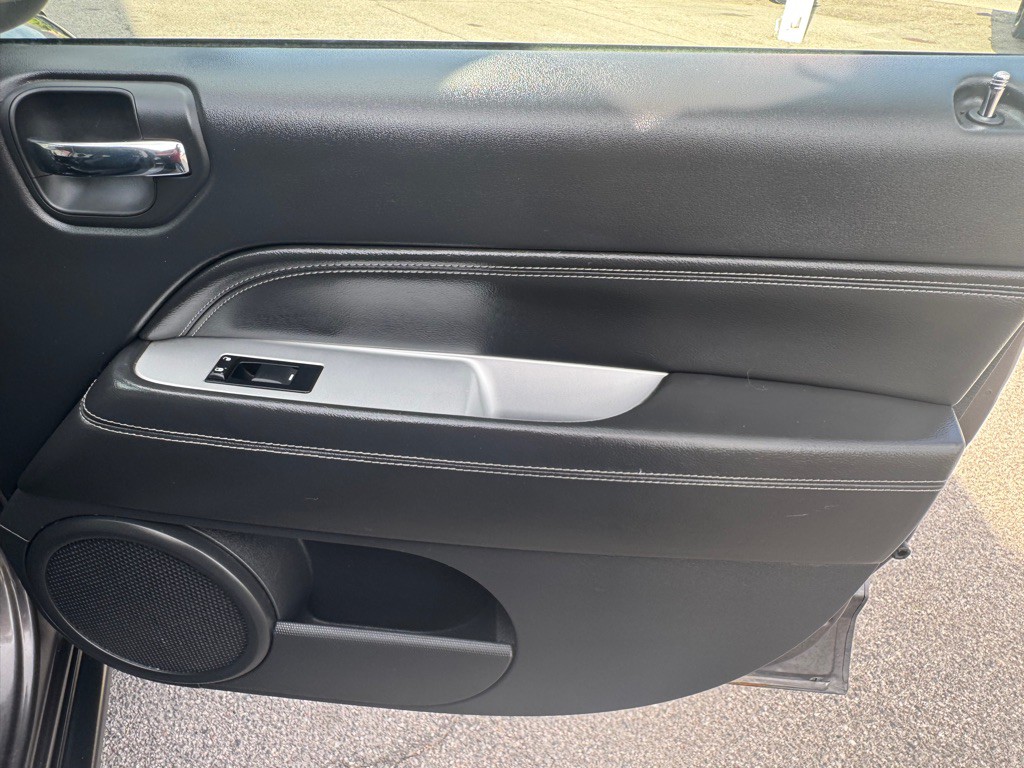 2016 Jeep Compass Image 19