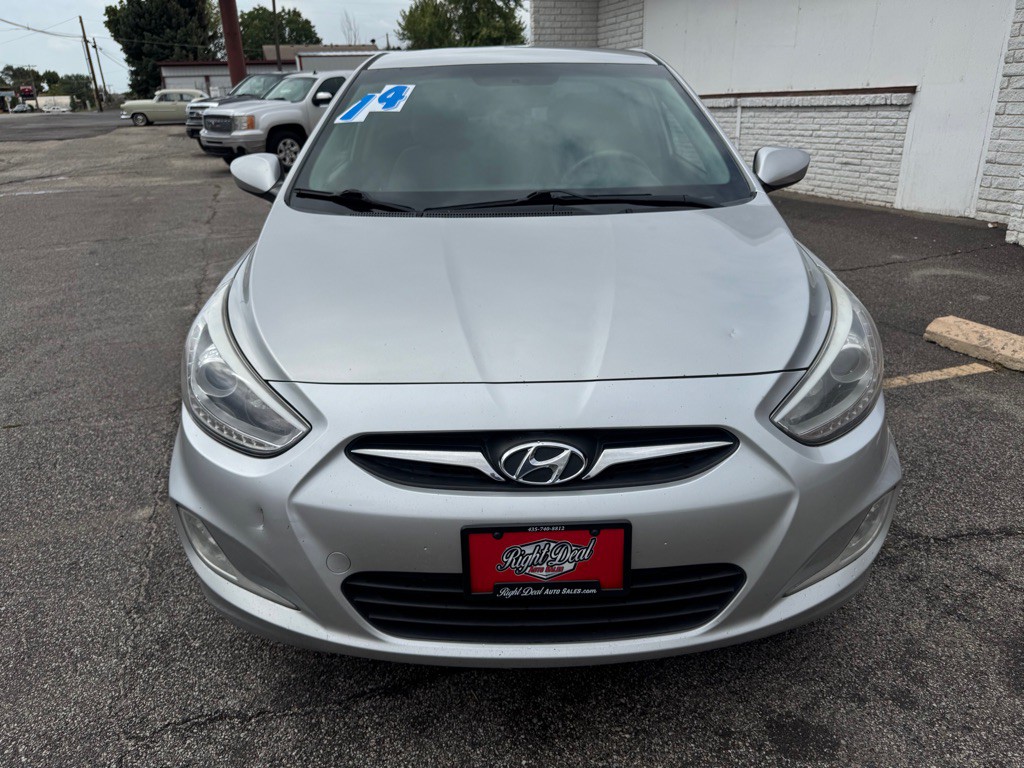 2014 Hyundai Accent Image 2
