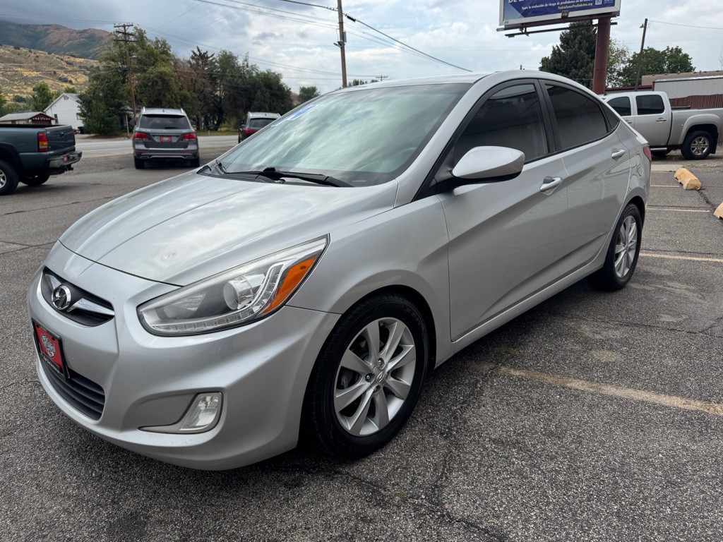 2014 Hyundai Accent Image 3