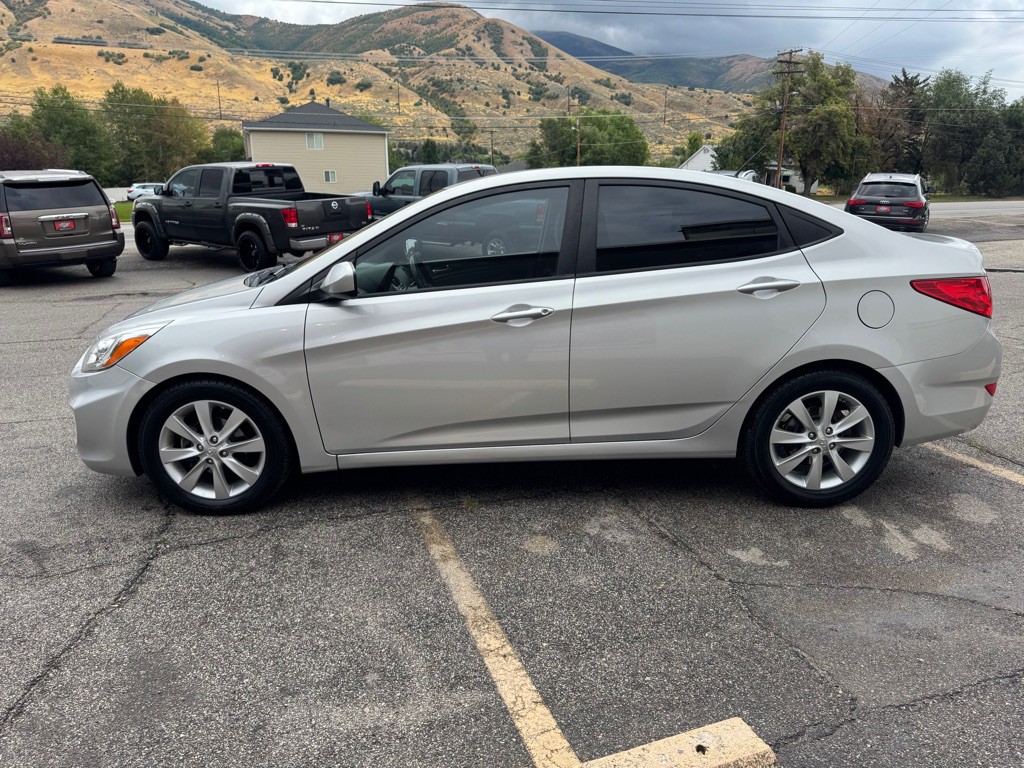 2014 Hyundai Accent Image 4