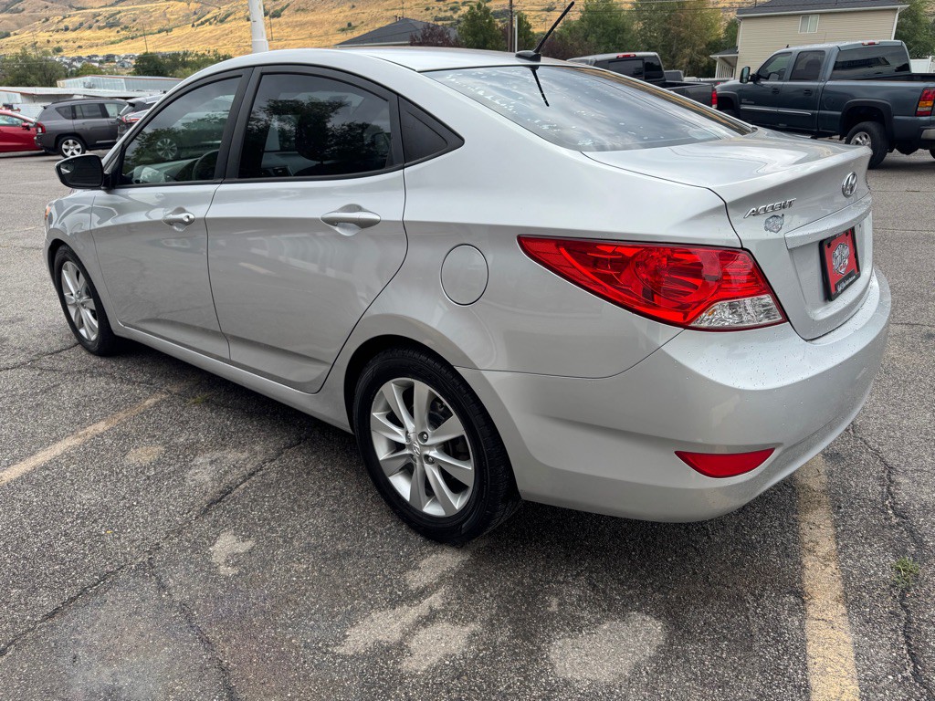 2014 Hyundai Accent Image 5