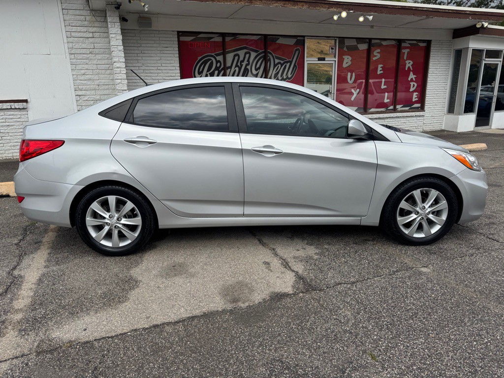 2014 Hyundai Accent Image 8