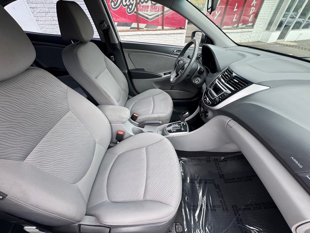 2014 Hyundai Accent Image 17
